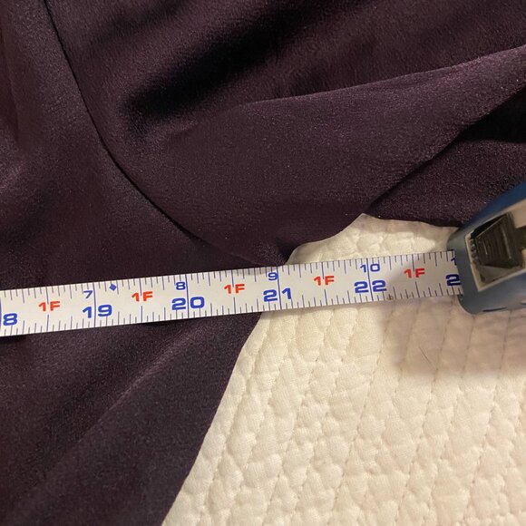 EUC Tahari satin blouse with peplum  Size L - Picture 5 of 6